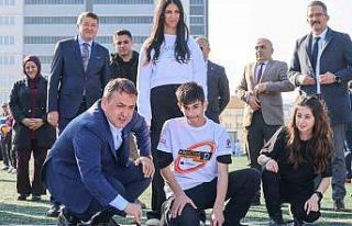 Vali Sözer, özel çocuklarla oyun oynadı