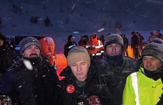 Vali Turan Ergün: "Çığ altındakileri bulmak...