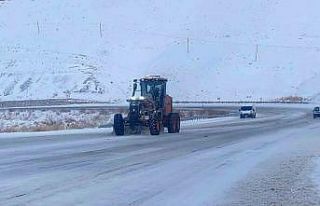 Van-Bahçesaray yolu ulaşıma kapatıldı