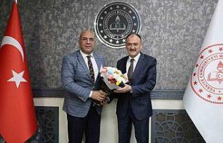 Van İl Millî Eğitim Müdürü Çandıroğlu görevine...