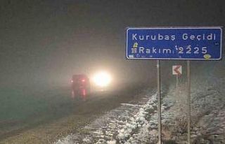 Van’da Kurubaş Geçidi’nde yoğun kar yağışı...