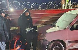 Van’da park halindeki kamyonette yangın