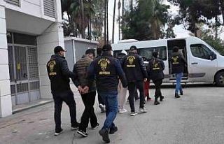 Yabancıların pasaportlarına el koyup fuhuş yaptıran...