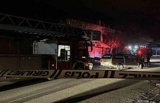 Yalnız yaşayan yaşlı adam yangında hayatını...