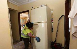 Yalnız yaşayan yaşlı kadına şefkat eli