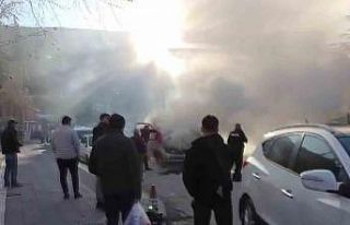 Yanan kamyonete ilk müdahaleyi vatandaşlar yaptı