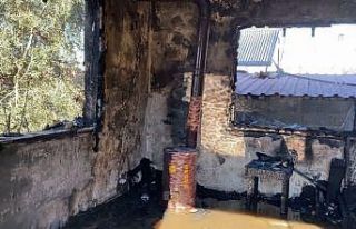 Yangında engelli çocukları bulunan ailenin evi...