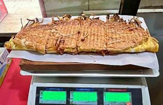 Yarım kiloluk dev tost, 600 liraya satılıyor