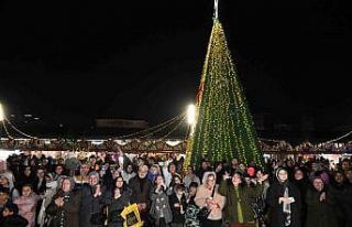 Yeni Yıl Festivali akşam saatlerine renk kattı