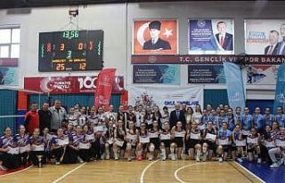 Yıldız kızlarda Hürriyet Ortaokulu şampiyon oldu