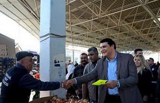 Yılmaz, pazarda vatandaş ve esnafla buluştu