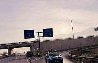 Yoğun sis nedeniyle kara yolu ulaşıma kapatıldı