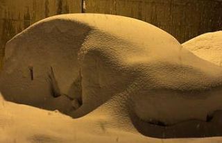 Yüksekova’da kar kalınlığı 40 santimetreyi...