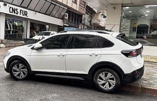 Zeytinburnu’nda park halindeki otomobile silahlı...