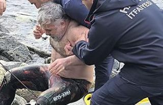 Zıpkın bacağına saplandı, ayağında zıpkınla...