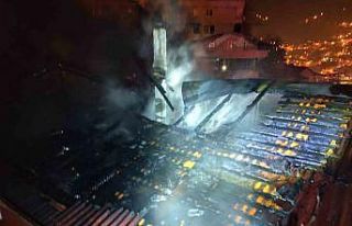 Zonguldak’ta alevler geceyi aydınlattı, itfaiye...