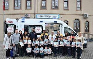 112’den minik Yağmur ve arkadaşlarına karne hediyesi