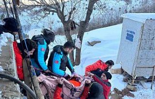 18 saatlik zorlu operasyonla mahsur kalan hasta kurtarıldı