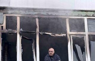 5 katlı apartmanda yangın paniği: 8 kişi itfaiye...