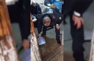 79 yaşındaki adamın evini su bastı, yardımına...