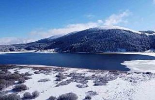 Abant Gölü’nde kış güzelliği