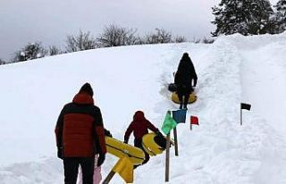 Abant’ta köylülerin hazırladığı pistte çocuklar...