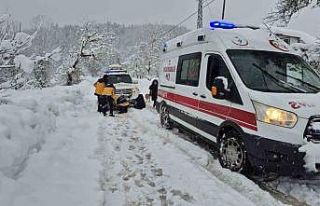 Acil sağlık ekipleri, 41 yıldır taşıdıkları...