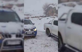 Adıyaman’da dağda mahsur kalan iki çoban ve 800...