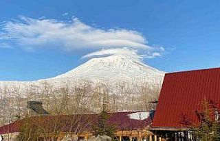 Ağrı Dağı’nın zirvesinde oluşan mercek bulutu...