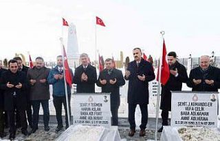 Ağrı Valisi Önder Bozkurt görevine şehitlik ziyaretiyle...