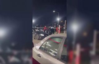 Akaryakıt istasyonunu boks ringine çevirdiler