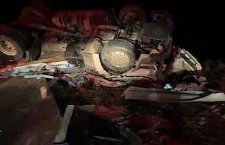 Aksaray’da devrilen tırın sürücüsü hayatını...