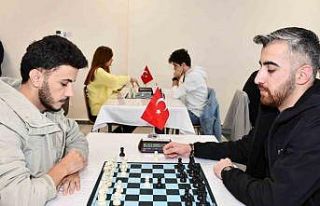 Alanya’da sağlık çalışanları satranç turnuvasında...