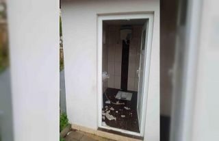 Alanya’da umumi tuvaletin camları ve seramiklerini...