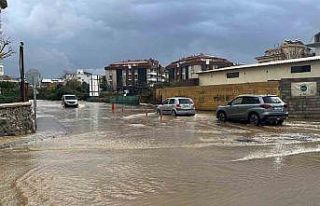 Alanya’da yağmur , dolu ve fırtına hayatı olumsuz...