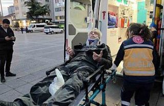 Alkol komasına giren adam banktan yere yığıldı