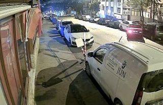 Alkollü sürücü park halindeki 5 araca çarpıp...