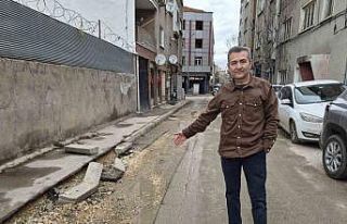 Altyapı çalışmaları sırasında bozulan sokağın...