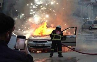 Amasya’da otomobil alev alev yandı, patlamalar...