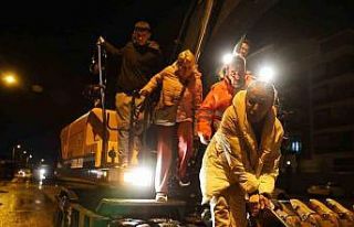 Antalya Büyükşehir Belediyesi 714 personelle hortum...