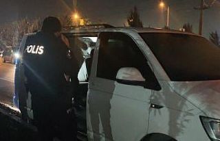 Antalya’da bir kişi park halindeki araçta ölü...