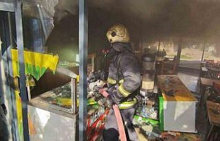 Antalya’da işyerini kendini kilitleyip yangın...