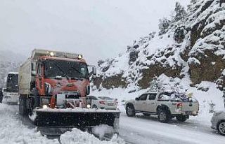 Antalya’da kar yağışı başladı, Alacabel beyaza...
