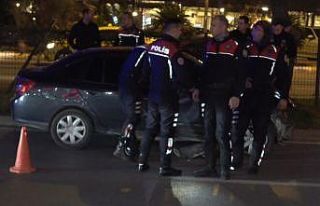 Antalya’da polisten kaçan sürücü kaza yaptı