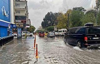 Antalya’da sağanak ve şiddetli rüzgar etkili...