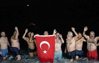 Antalya’de ritüel bozulmadı, deniz tutkunları...