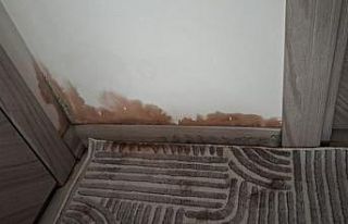 Apartman dairelerinin her yerinden su sızmaya başladı