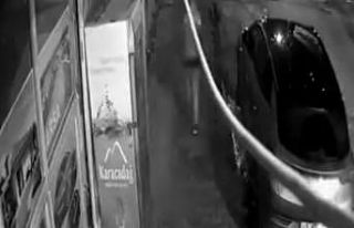 Arkadaşlarıyla şakalaşırken çarptığı camın...