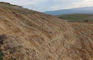 Arkeolojik sit alanında kaçak kazı yaptıkları...