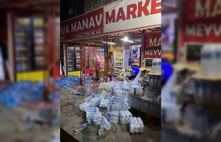 Arnavutköy’de kontrolden çıkan minibüs markete...